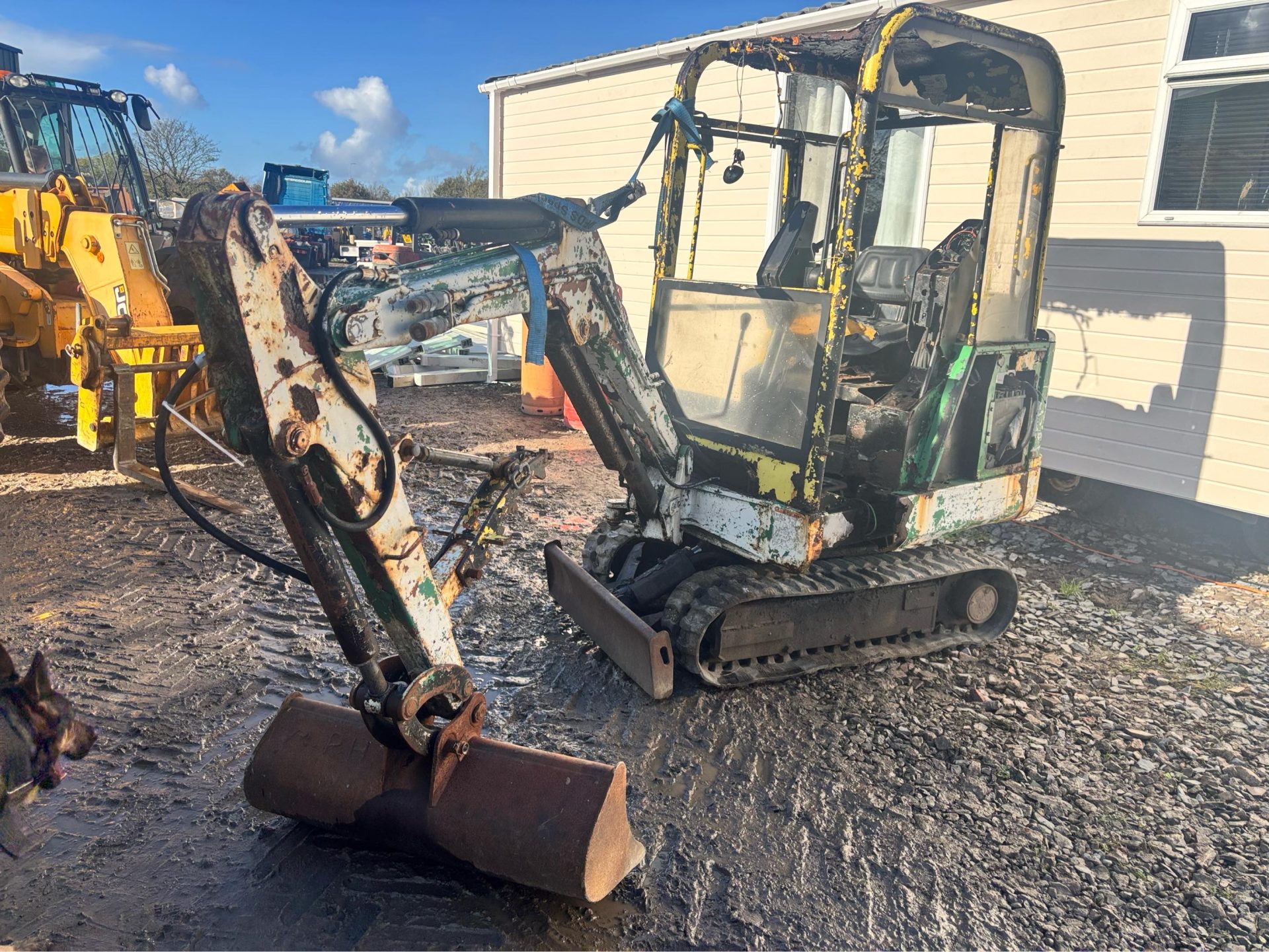 BOBCAT 1.5 TON MINI DIGGER EXCAVATOR KUBOTA ENGINE SPARES OR REPAIR - Image 11