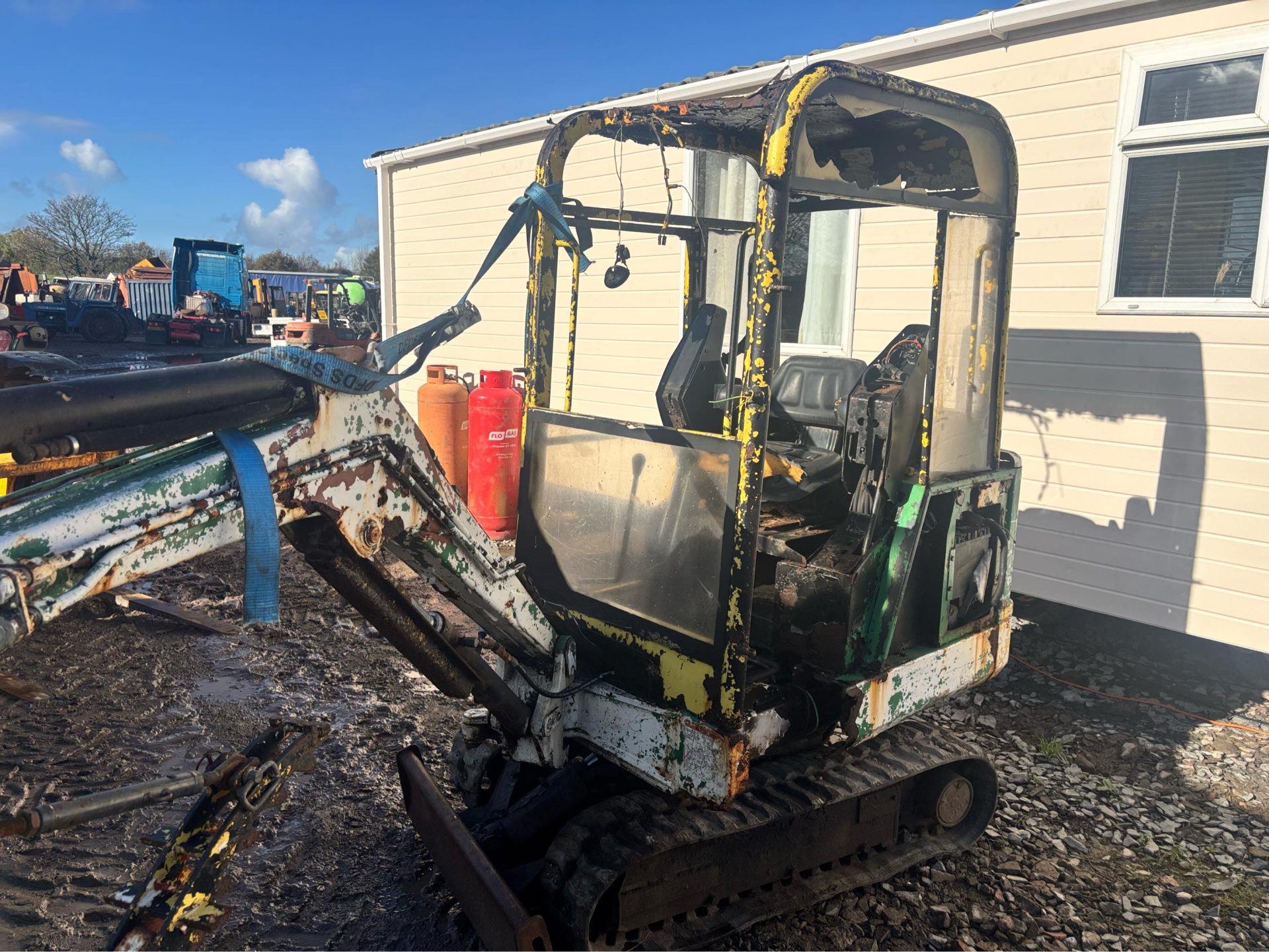 BOBCAT 1.5 TON MINI DIGGER EXCAVATOR KUBOTA ENGINE SPARES OR REPAIR - Image 10
