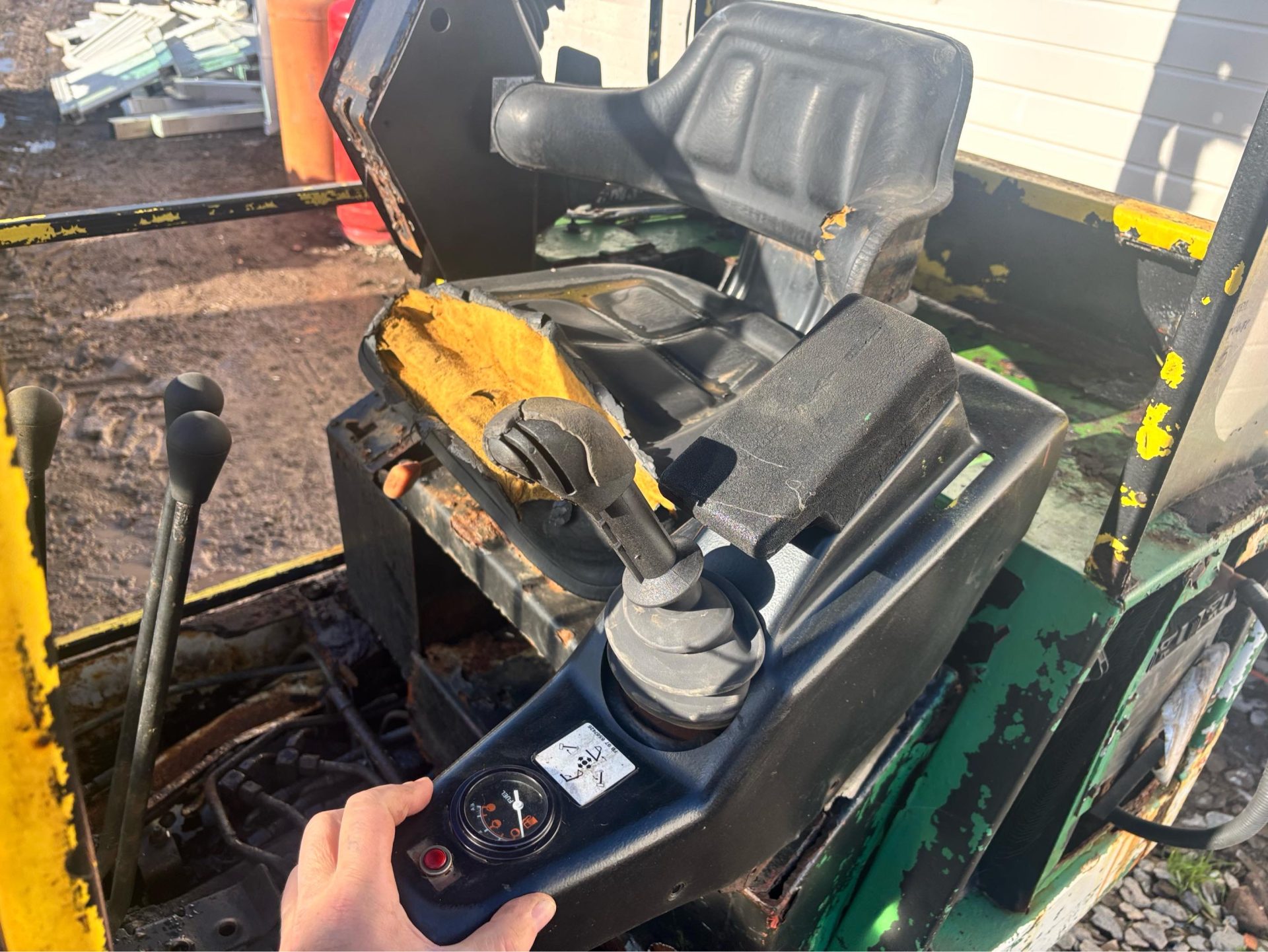 BOBCAT 1.5 TON MINI DIGGER EXCAVATOR KUBOTA ENGINE SPARES OR REPAIR - Image 7
