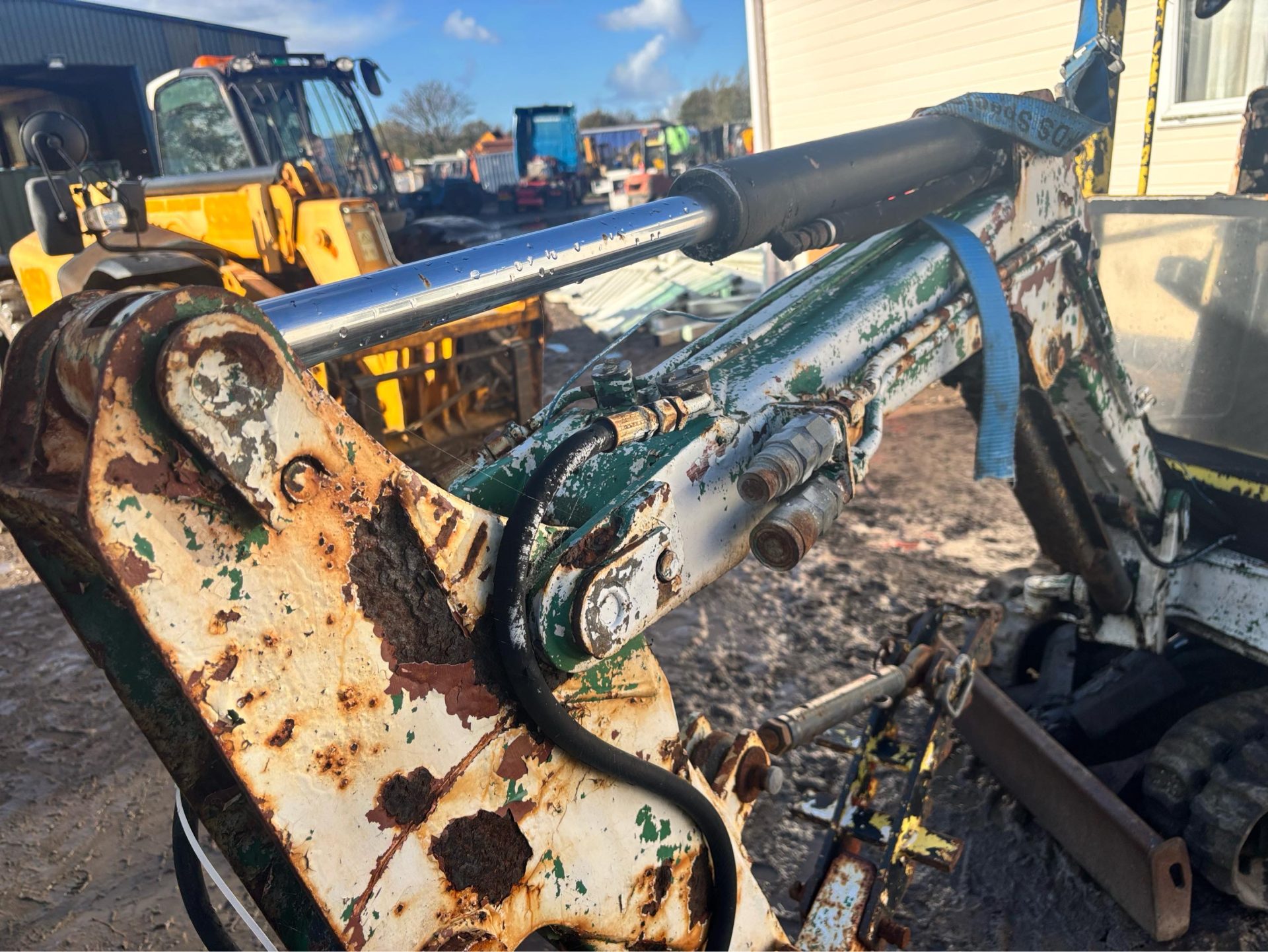 BOBCAT 1.5 TON MINI DIGGER EXCAVATOR KUBOTA ENGINE SPARES OR REPAIR - Image 3