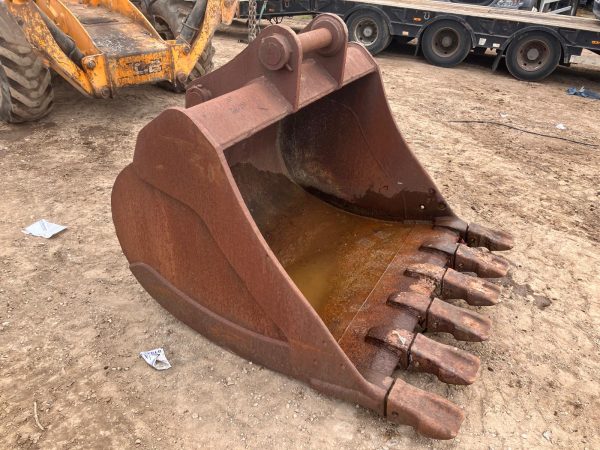 5 FOOT 4" WIDE DIGGING BUCKET ON 90MM PINS SUIT EXCAVATOR DIGGER