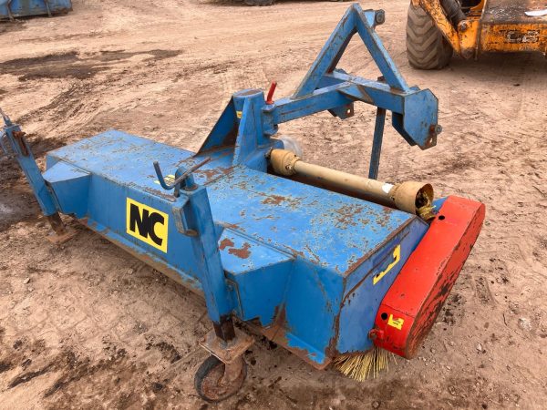 NC ROAD RUNNER 700 - 3 PT LINKAGE ROAD SWEEPER SWEEPER BRUSH TRACTOR TELEHANDLER - Image 6