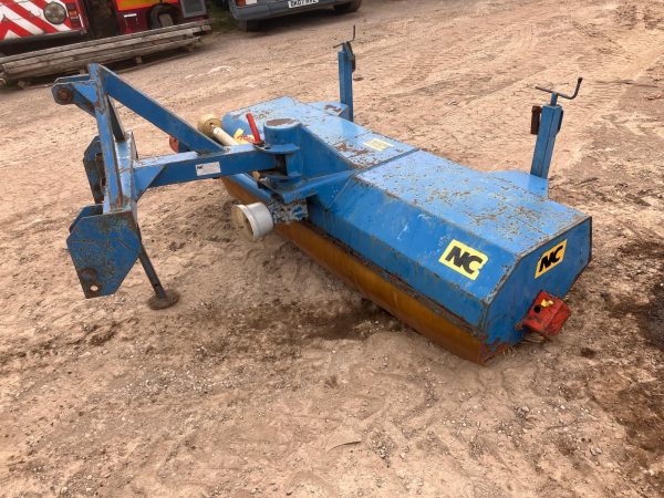 NC ROAD RUNNER 700 - 3 PT LINKAGE ROAD SWEEPER SWEEPER BRUSH TRACTOR TELEHANDLER - Image 3