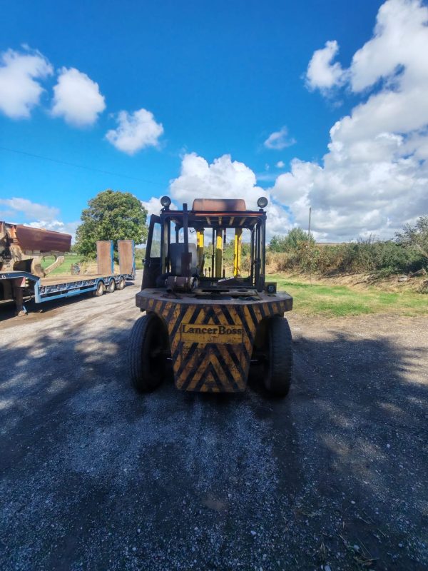 LANCER BOSS 7 TON DIESEL FORKLIFT TRUCK 7 TON LIFT , FULL CAB FORK LIFT - Image 4