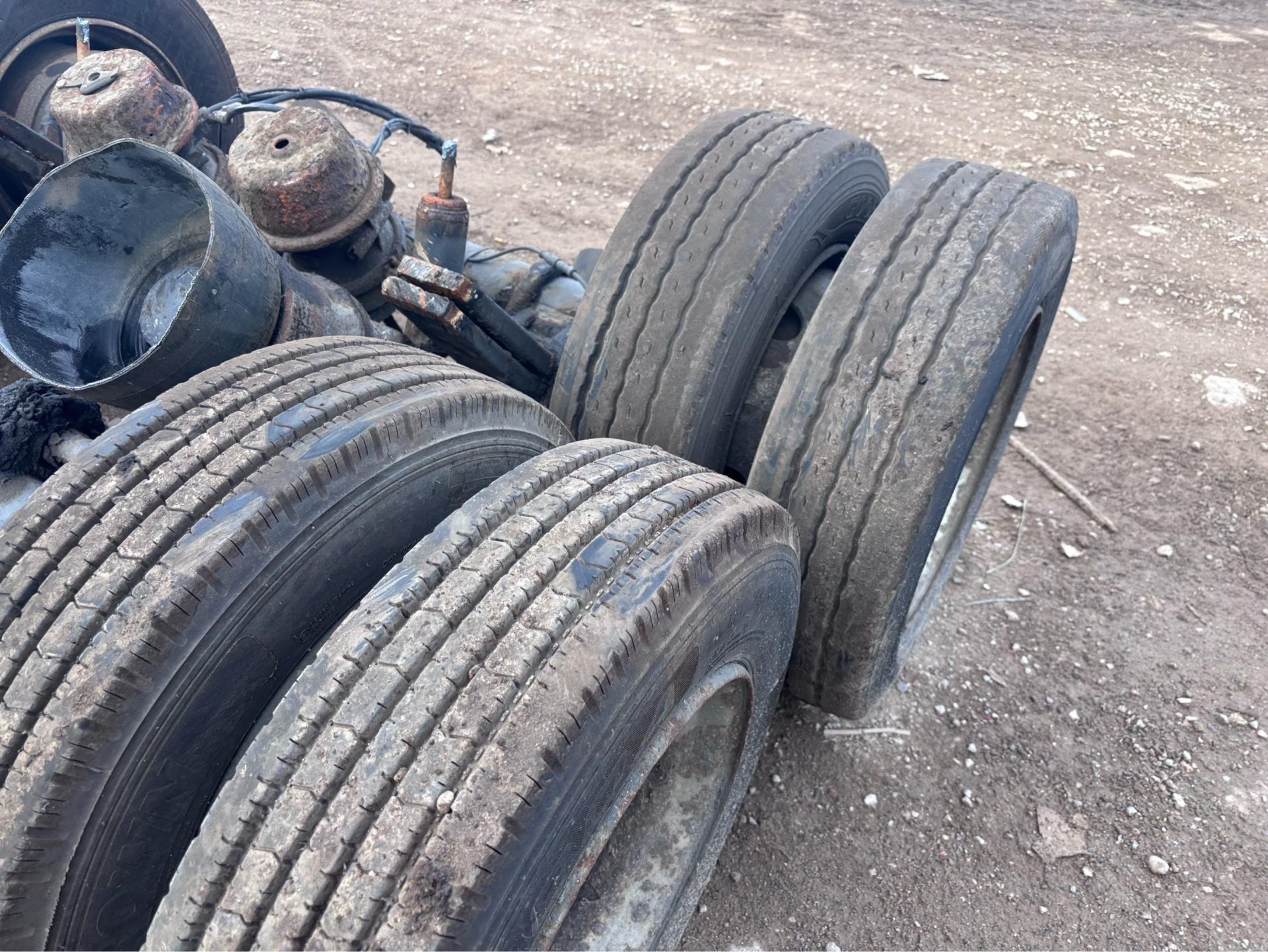 2 X ROR AXLES ON DRUM BRAKES WITH 215/75R17.5 TYRES TRACTOR LOW LOADER TRAILER - Image 4