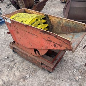 NARROW FORKLIFT TIPPING SKIP NISSAN DIESEL FORKLIFT TRUCK LPG FORK LIFT RED