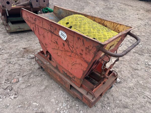 NARROW FORKLIFT TIPPING SKIP NISSAN DIESEL FORKLIFT TRUCK LPG FORK LIFT RED - Image 4