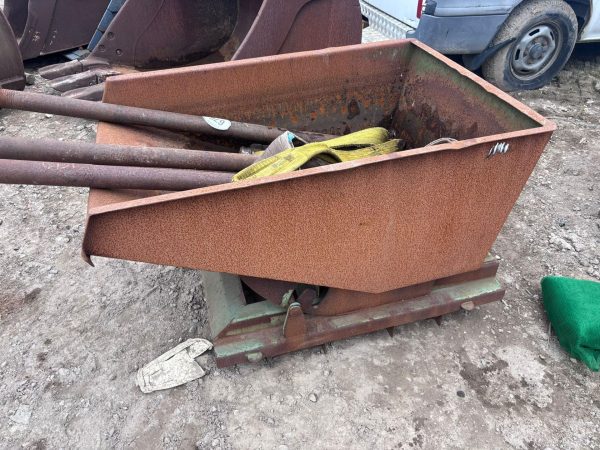 NARROW FORKLIFT TIPPING SKIP NISSAN DIESEL FORKLIFT TRUCK LPG FORK LIFT - Image 3