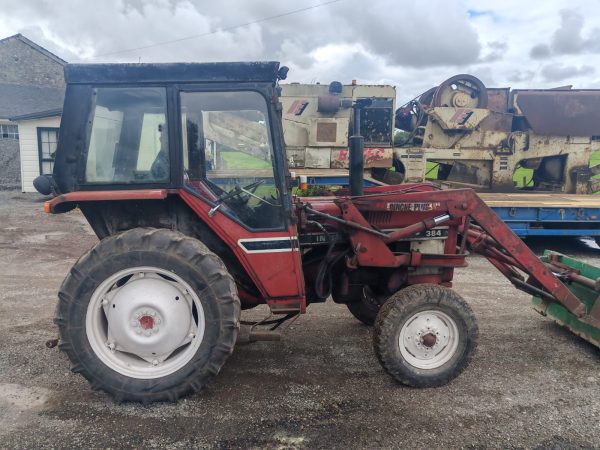 INTERNATIONAL 384 2 WHEEL DRIVE TRACTOR WITH FRONT LOADER AND BUCKET - Image 8