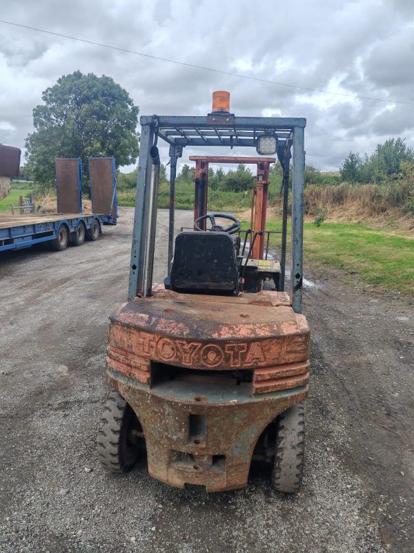 TOYOTA 2 TON LIFT DIESEL FORKLIFT TRUCK TOYOTA DIESEL ENGINE CONTAINER SPEC - Image 3