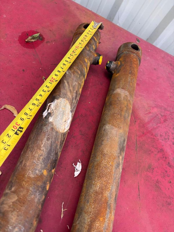 PAIR OF HYDRAULIC BRAKE CYLINDERS RAMS SINGLE ACTING 2 FOOT - Image 2