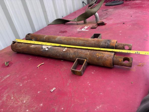 PAIR OF HYDRAULIC BRAKE CYLINDERS RAMS SINGLE ACTING 2 FOOT - Image 3