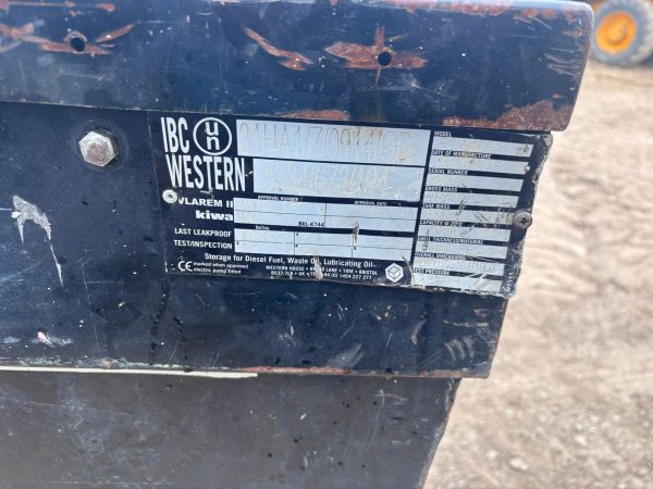 WESTERN BUNDED FUEL BOWSER FORK POCKETS UNDERNEATH 105 LITRE CAPACITY 2014 - Image 3