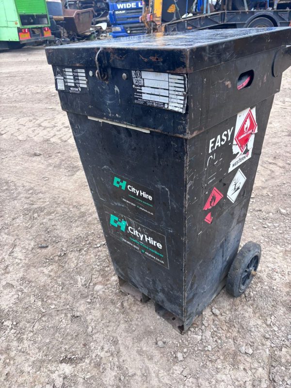 WESTERN BUNDED FUEL BOWSER FORK POCKETS UNDERNEATH 105 LITRE CAPACITY 2014