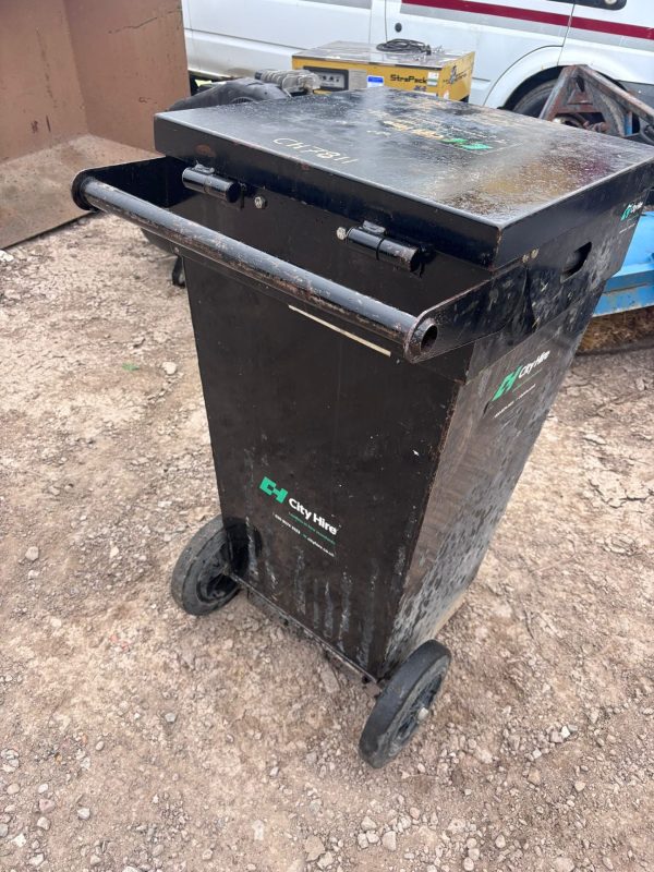 WESTERN BUNDED FUEL BOWSER FORK POCKETS UNDERNEATH 105 LITRE CAPACITY 2014 - Image 7