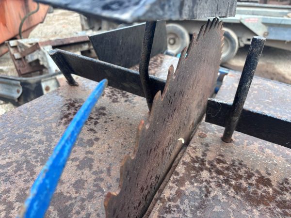 PTO OPERATED SAW BENCH TO SUIT 3 POINT LINKAGE TRACTOR MOUNTED LOG CUTTER - Image 2