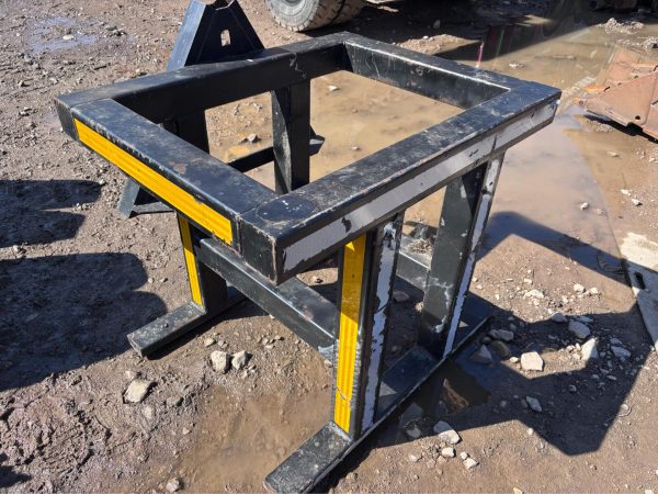 QUICKFENCER FENCE FENCING ATTACHMENT FRONT LINKAGE TRACTOR TOOL CARRIER - Image 2