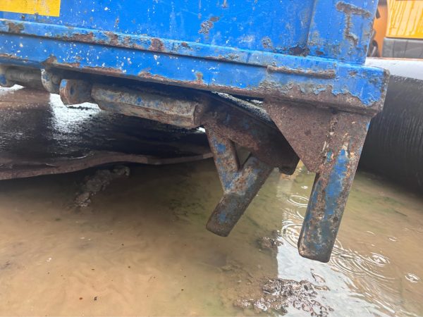 FORKLIFT TIPPING DROP BOTTOM SKIP DIESEL FORKLIFT TRUCK - Image 3
