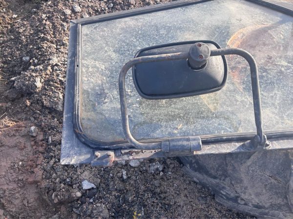 CASE INTERNATIONAL 885 TRACTOR L/H DOOR COMPLETE WITH GLASS - Image 4