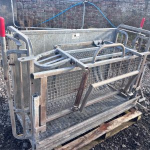 IRONWORKS SHEEP TURNOVER ROLLOVER CRATE GOOD WORKING ORDER