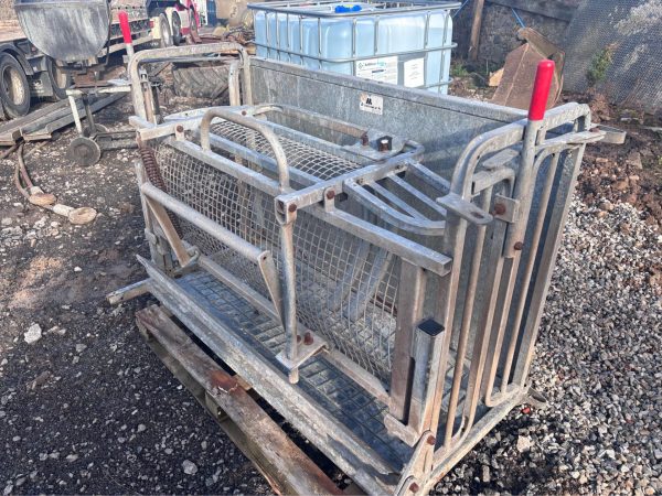 IRONWORKS SHEEP TURNOVER ROLLOVER CRATE GOOD WORKING ORDER - Image 5