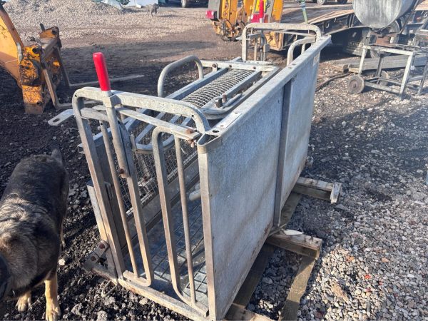 IRONWORKS SHEEP TURNOVER ROLLOVER CRATE GOOD WORKING ORDER - Image 3