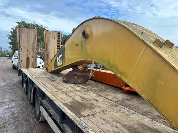 CATERPILLAR CAT EXCAVATOR DIGGER BARE BOOM ONLY NO HYDRAULIC RAMS - Image 2