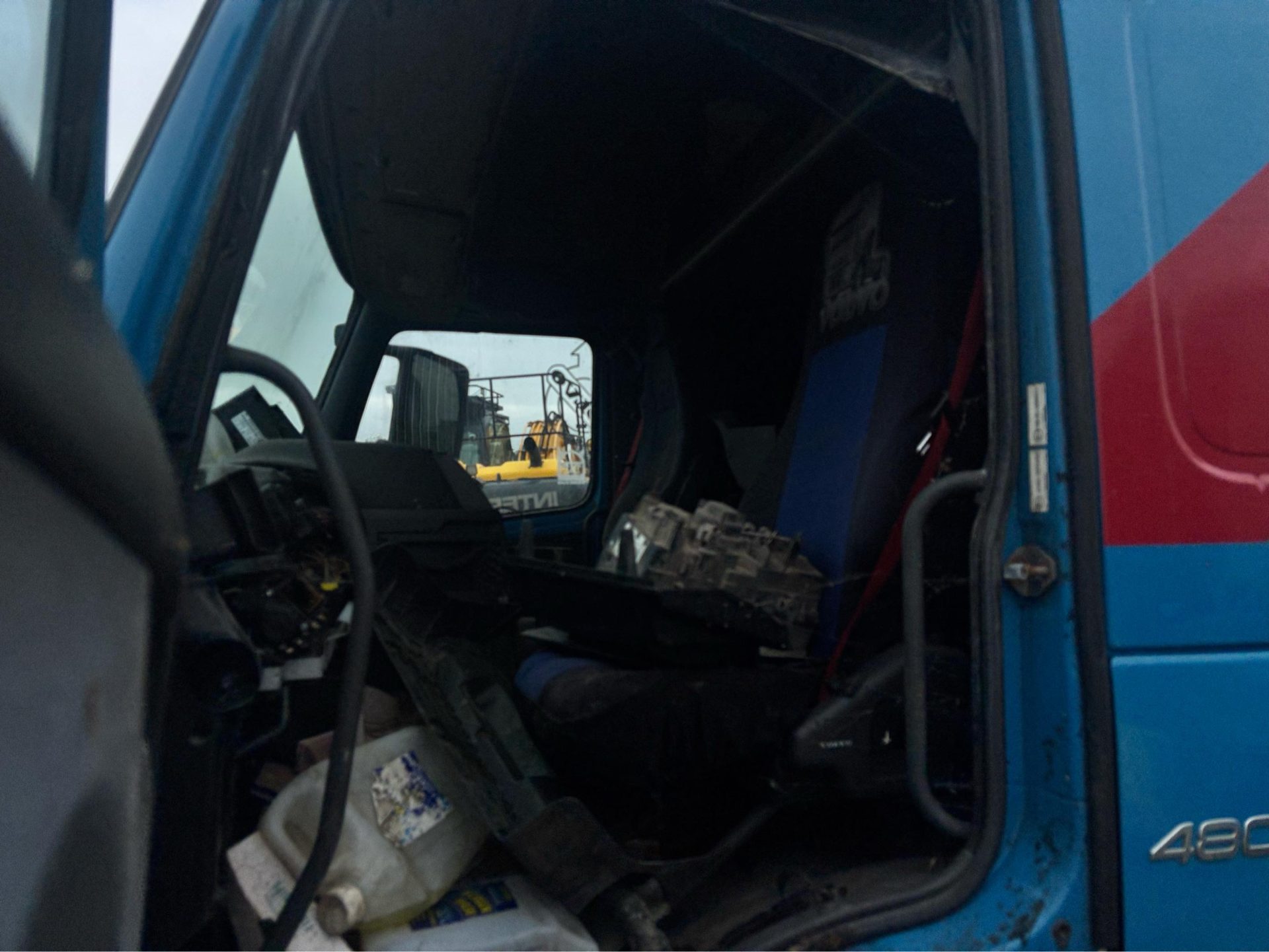 2009 VOLVO FH  TRACTOR UNIT WAGON TRUCK POWERPACK AXLES AND DIFF IS GOOD - Image 11
