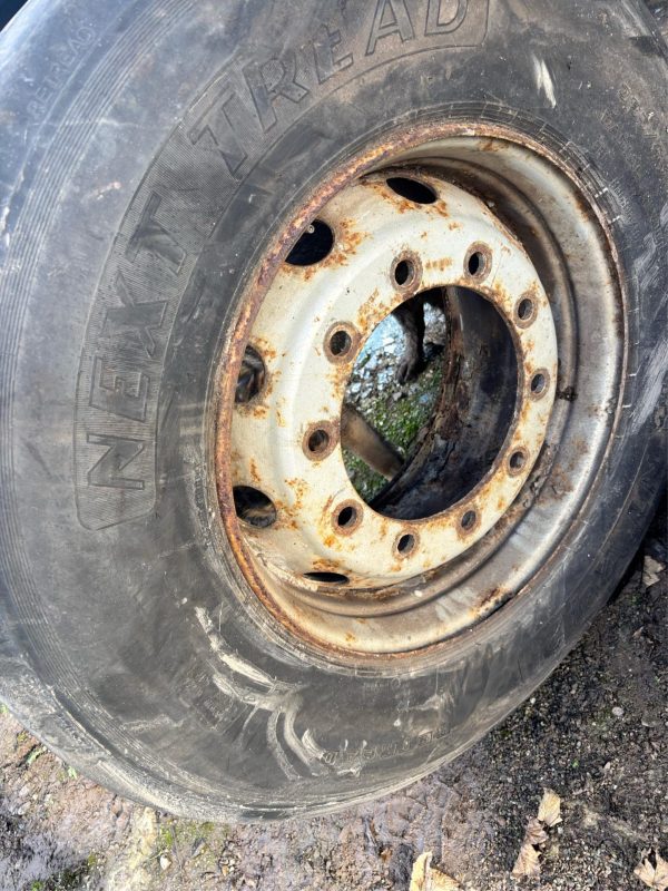 385/65/22.5 WHEEL AND TYRE ON OFFSET RIM 10 STUD