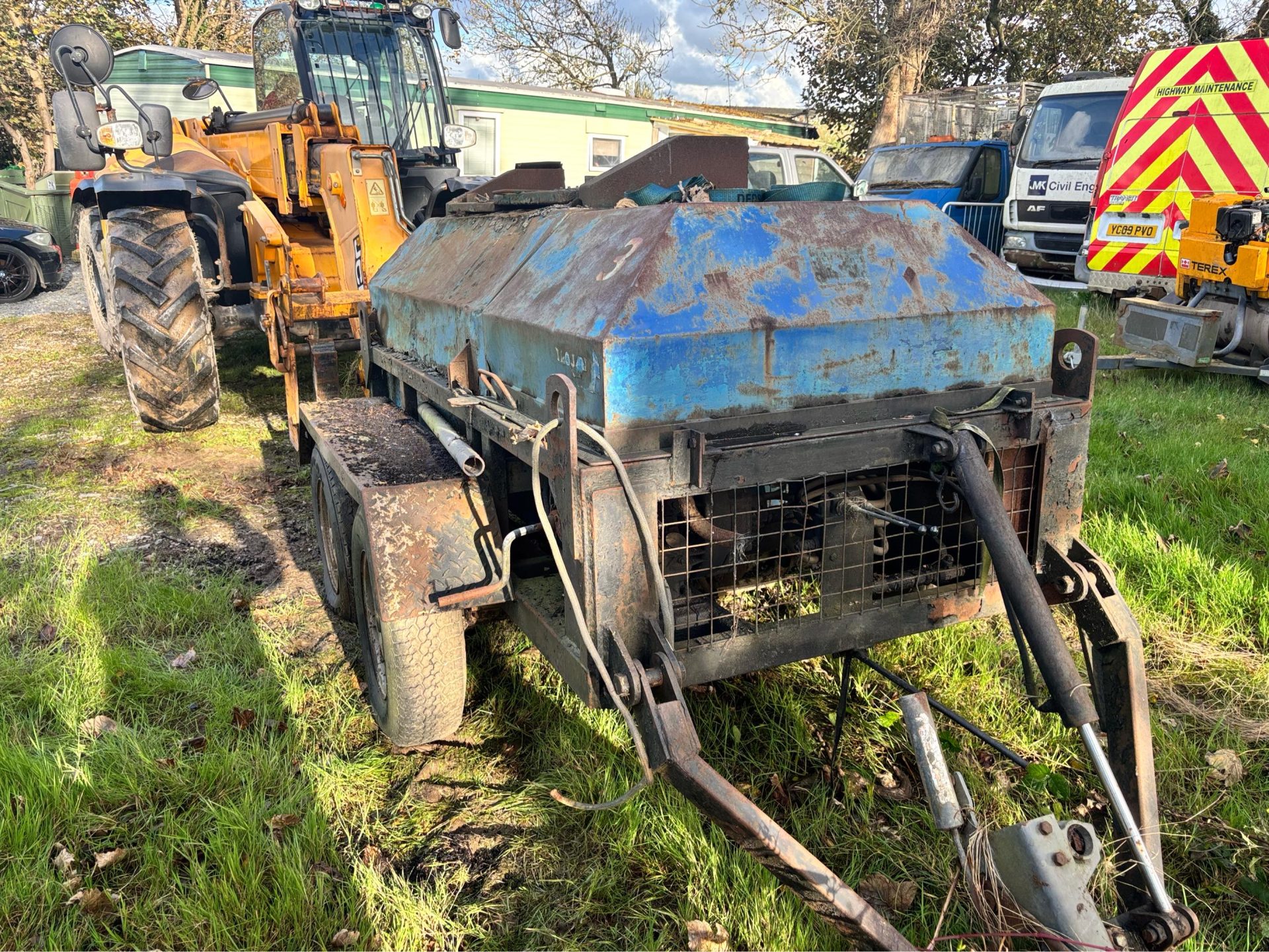 LARGE TWIN AXLE TOWABLE BITUMEN ASPHALT TAR BURNER BOILER - Image 2