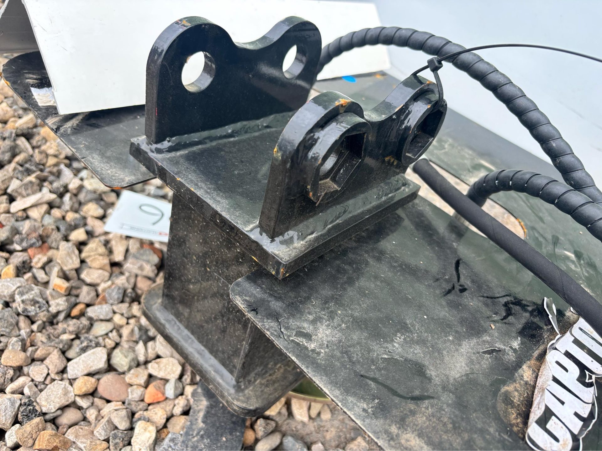 CAPTOK HYDRULIC HEDGE CUTTER SHEARS TO SUIT 25MM PIN MINI EXCAVATOR - Image 3