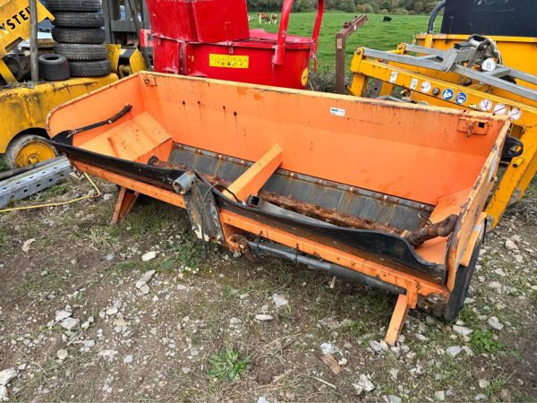 EPOKE BUNCE TMK10 SALT SPREADER TRAILER DROP GRITTER