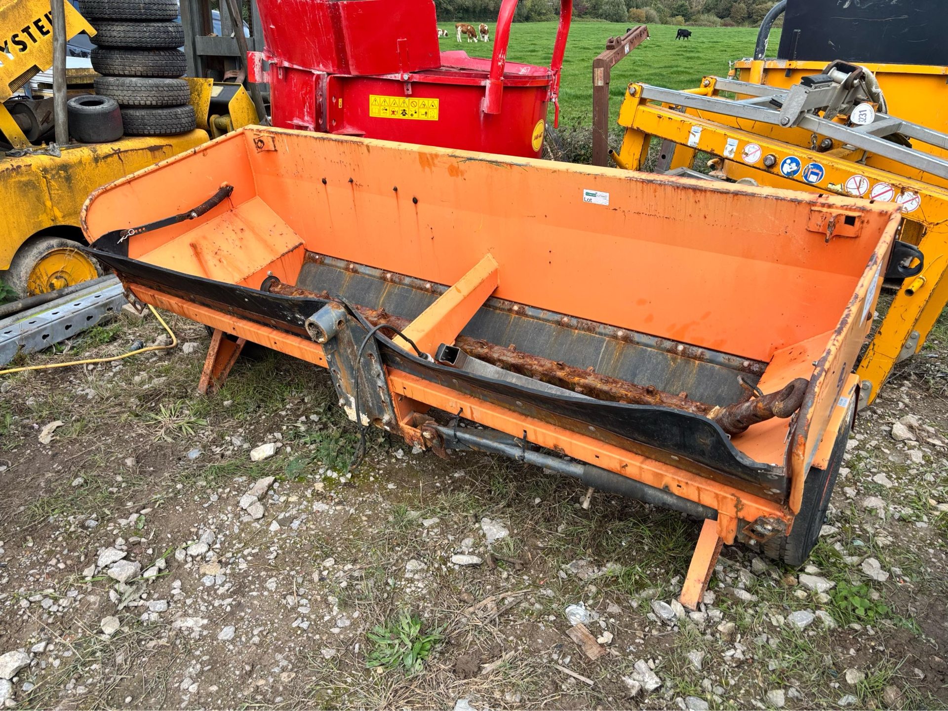 EPOKE BUNCE TMK10 SALT SPREADER TRAILER DROP GRITTER