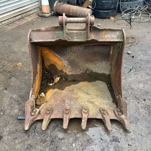 3 FOOT DIGGING BUCKET ON 45 MM PINS FOR EXCAVATOR