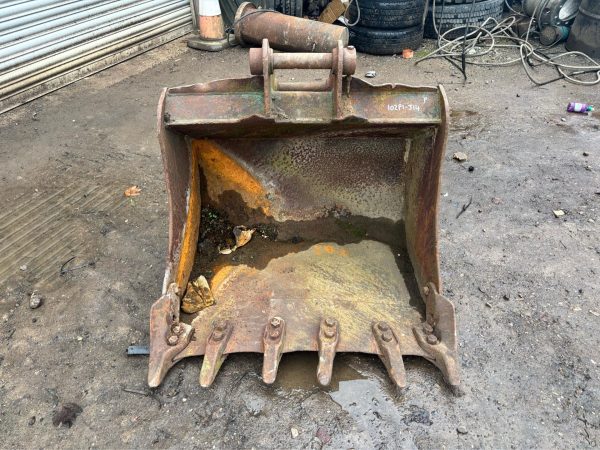 3 FOOT DIGGING BUCKET ON 45 MM PINS FOR EXCAVATOR