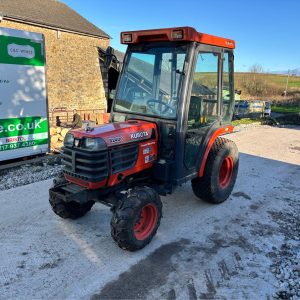 KUBOTA B2400 COMPACT TRACTOR 3 POINT LINKAGE PTO BI STEERING HYDROSTATIC DRIVE
