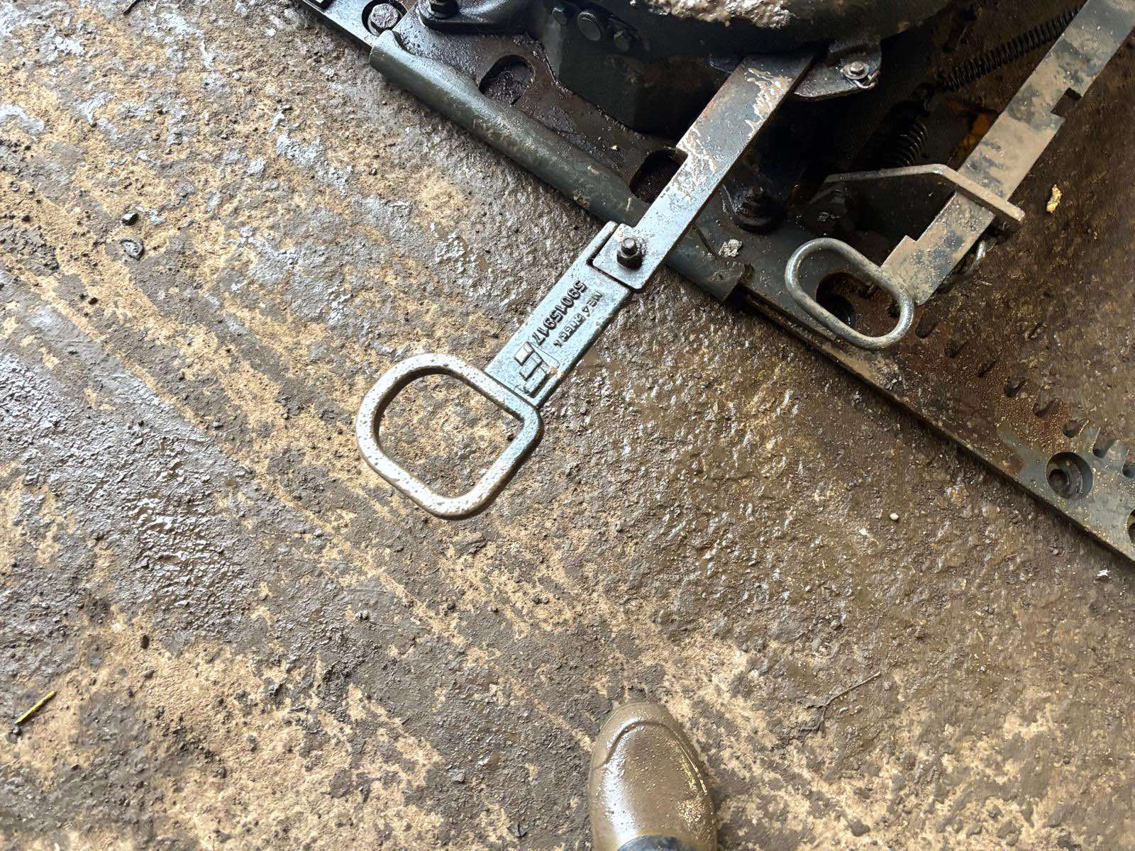 JOST FIFTH WHEEL COUPLING SADDLE WITH SLIDER WAGON TRUCK LORRY LORRIE - Image 3