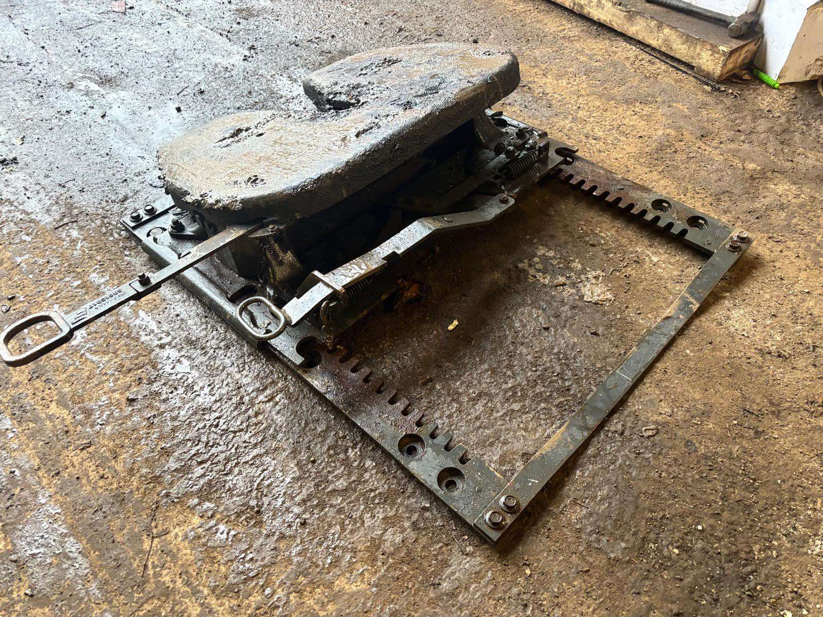 JOST FIFTH WHEEL COUPLING SADDLE WITH SLIDER WAGON TRUCK LORRY LORRIE - Image 4