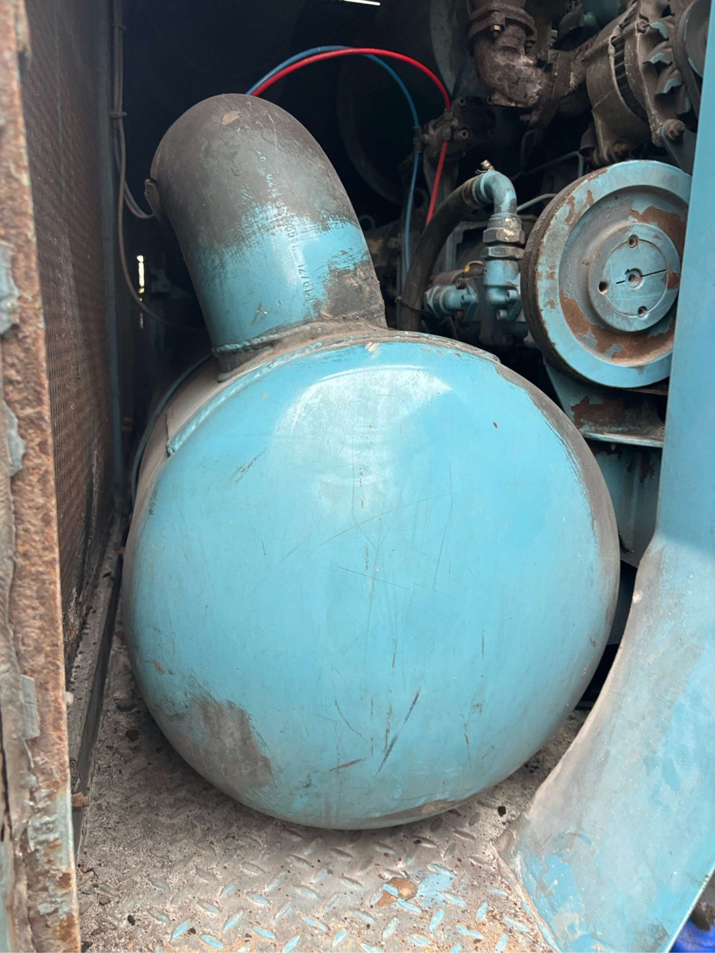 1993 WHALE VACUUM TANKER DRY WASTE SLURRY TANK - TIPPING BODY FILTER SYSTEM - Image 4