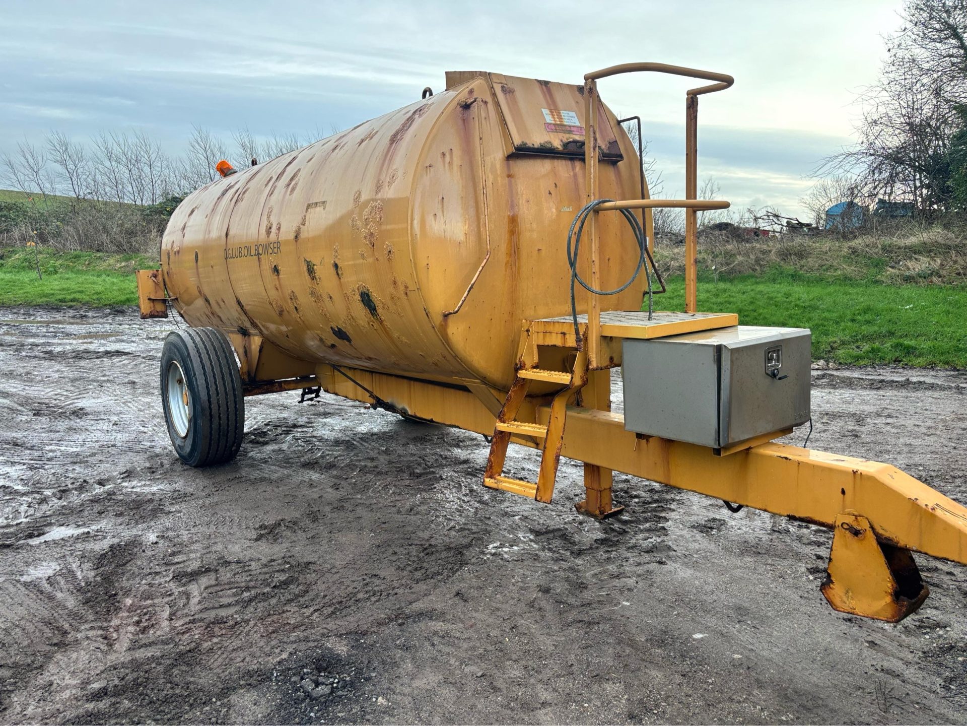 TRACTOR DIGGER TELEHANDLER BUNDED FUEL BOWSER TANKER DIESEL OIL BUND