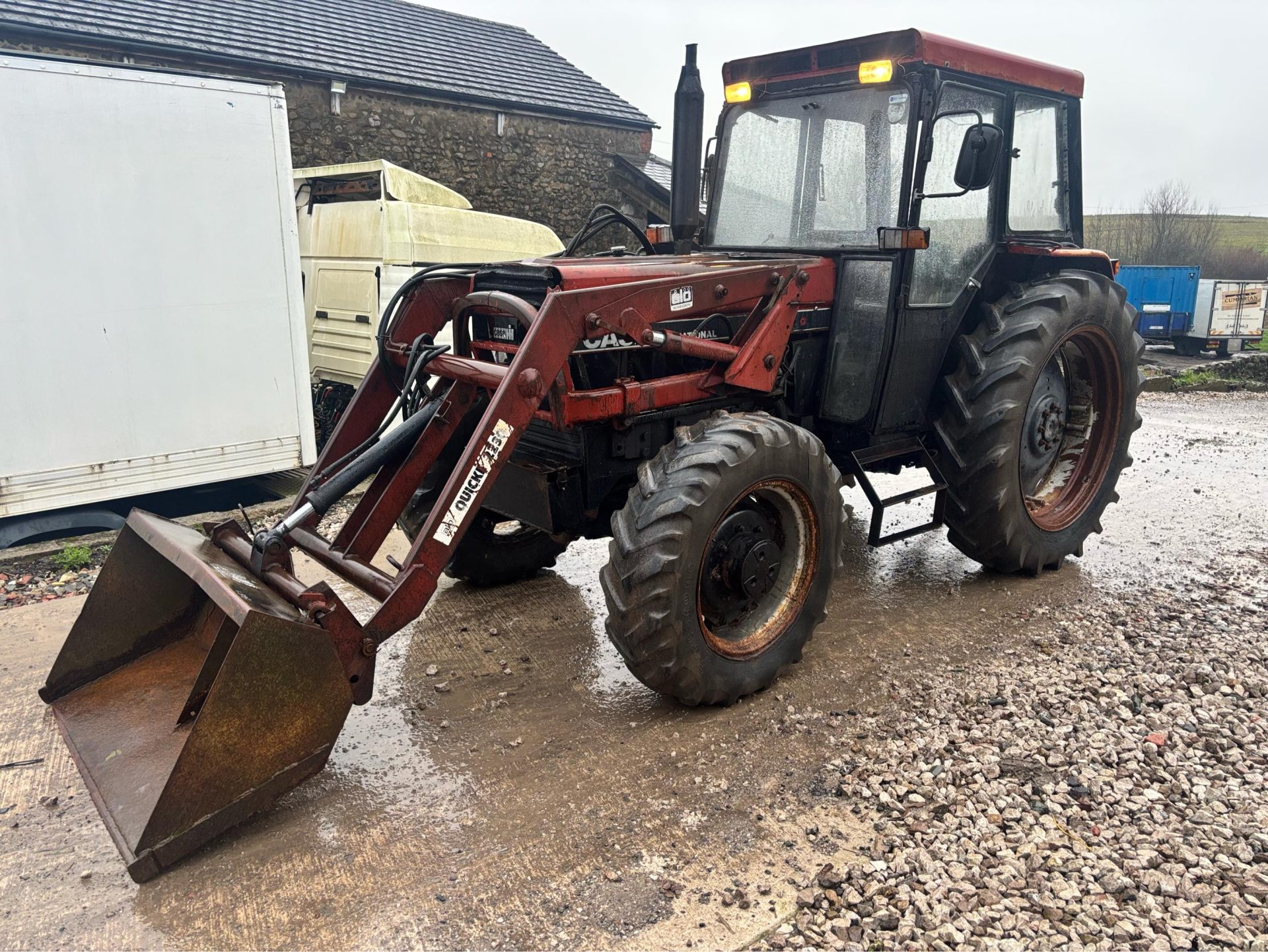 1988 CASE 885 TRACTOR 4 WHEEL DRIVE 6653 HOURS SHUTTLE GEARBOX QUICKE LOADER