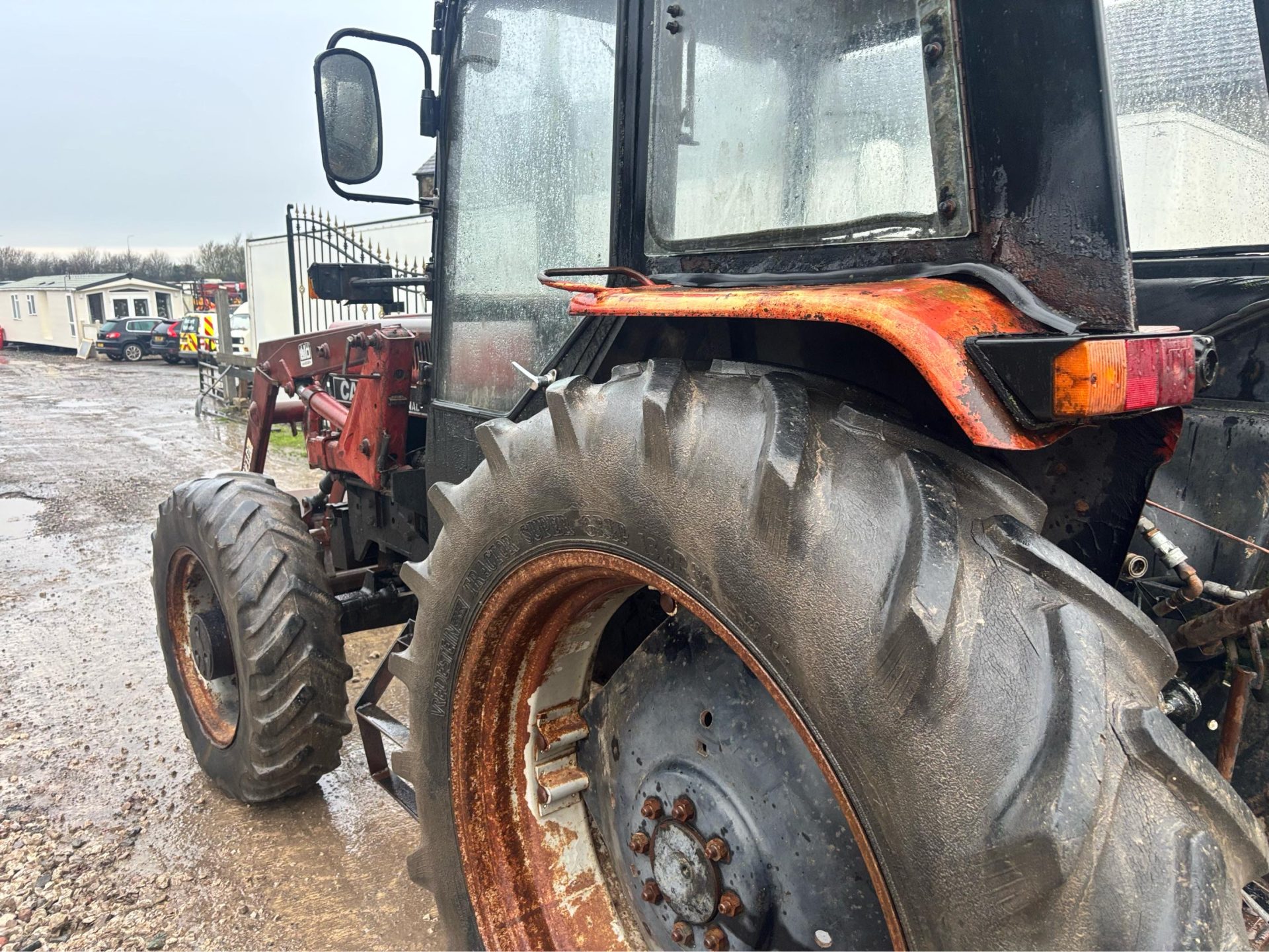 1988 CASE 885 TRACTOR 4 WHEEL DRIVE 6653 HOURS SHUTTLE GEARBOX QUICKE LOADER - Image 7