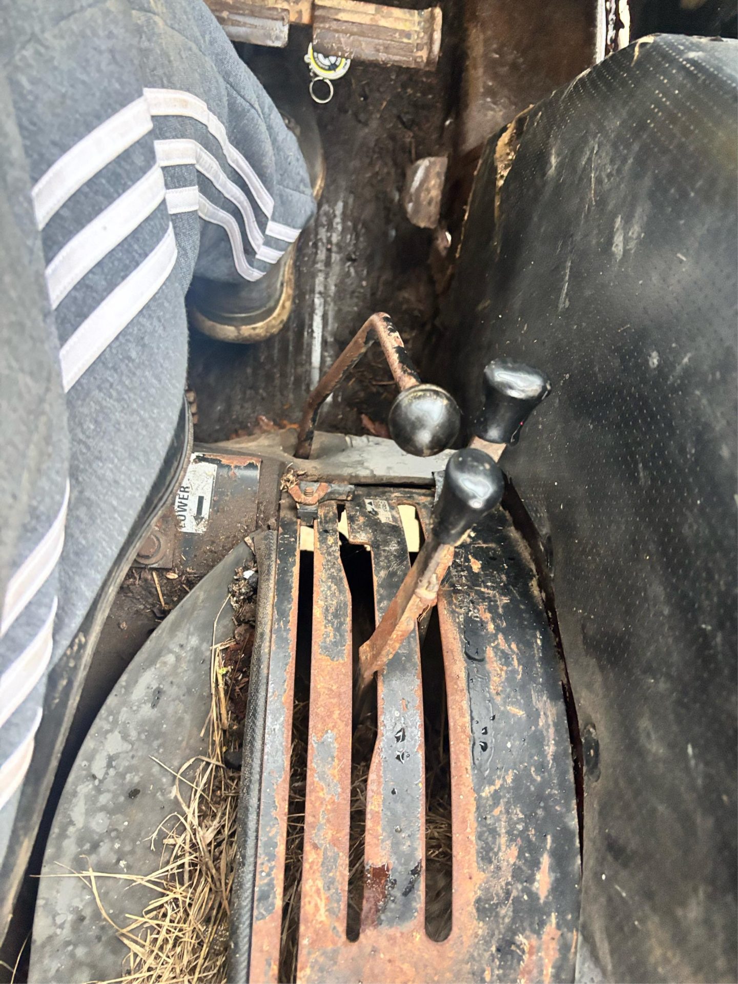 1988 CASE 885 TRACTOR 4 WHEEL DRIVE 6653 HOURS SHUTTLE GEARBOX QUICKE LOADER - Image 3