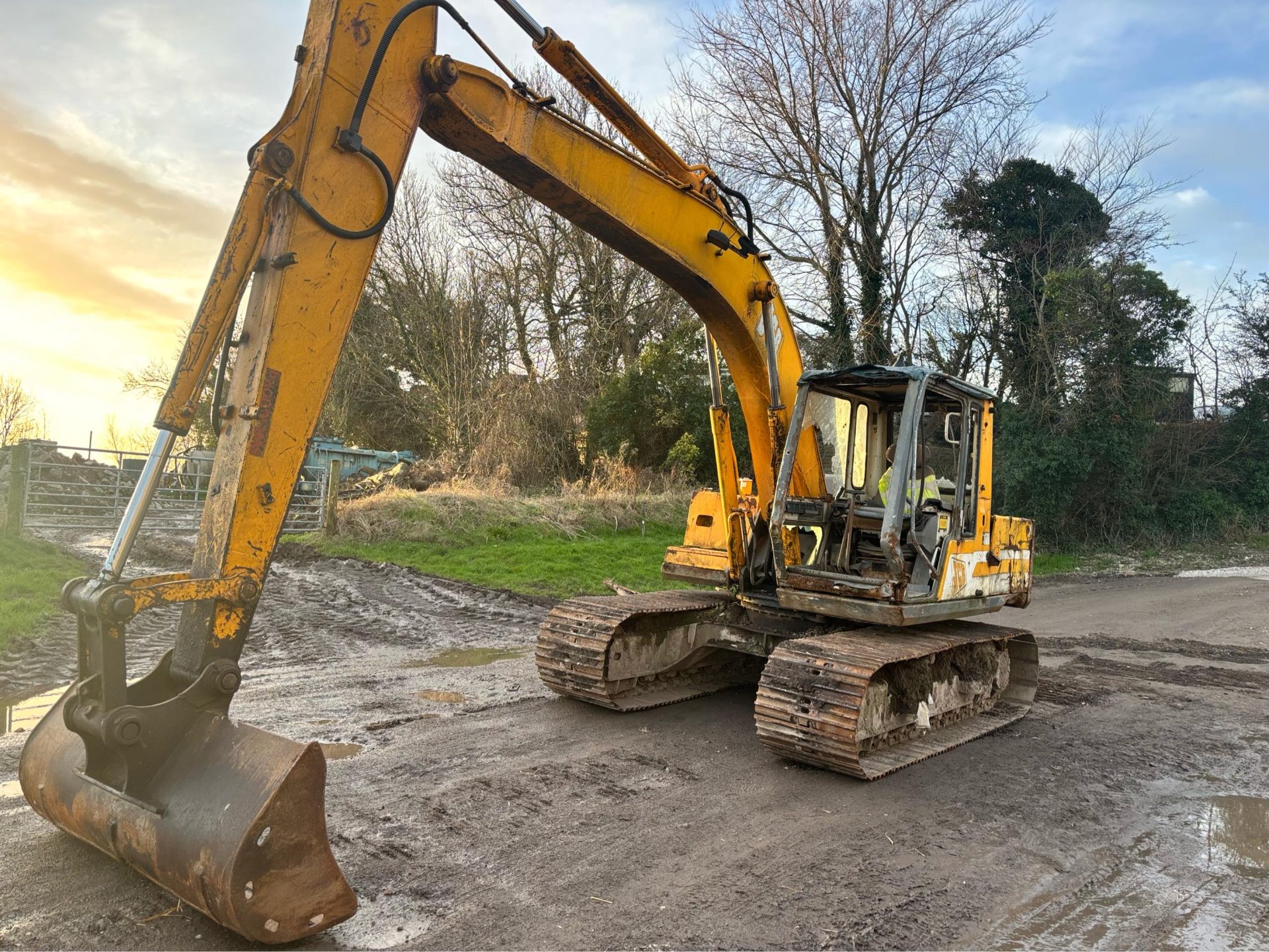 JCB JS130 TRACKED EXCAVATOR DIGGER 4 CYLINDER ISUZU ENGINE GOOD HYDRAULIC LOADER