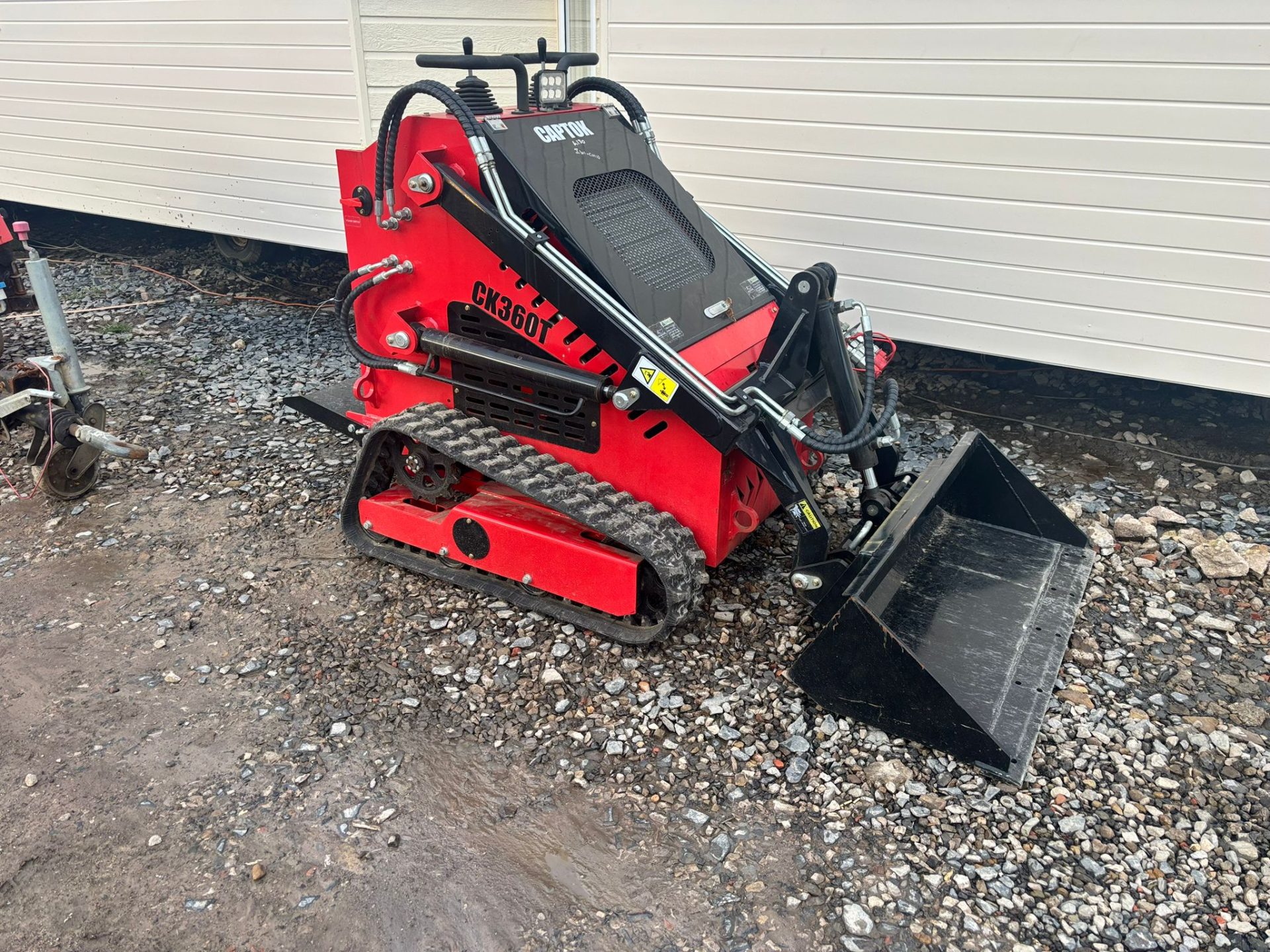 2025 CAPTOK TRACKED SKID STEER HANDLER LOADER ELECTRIC START C/W DELIVERY HOURS - Image 7