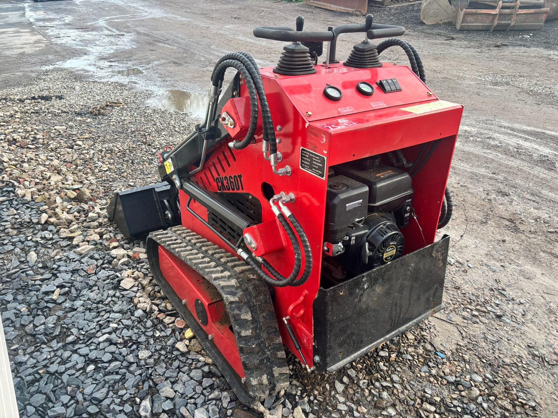 2025 CAPTOK TRACKED SKID STEER HANDLER LOADER ELECTRIC START C/W DELIVERY HOURS - Image 6