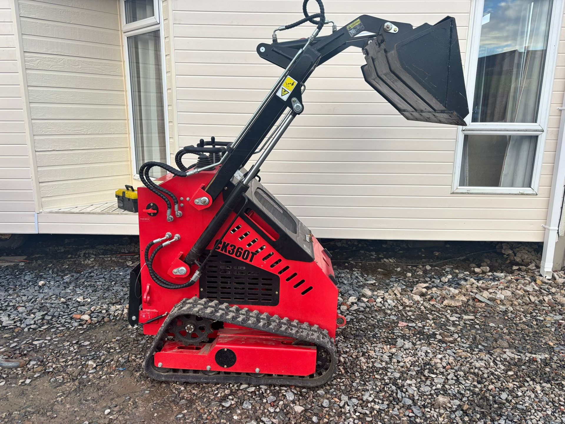 2025 CAPTOK TRACKED SKID STEER HANDLER LOADER ELECTRIC START C/W DELIVERY HOURS - Image 5