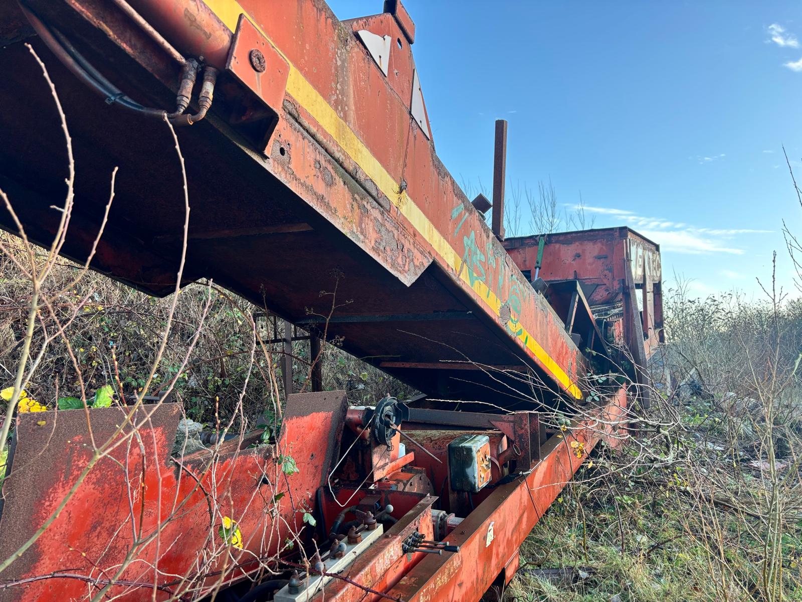 EXTEC 3 WAY SPLIT LIVE HEAD VIBRATING SCREENER SCREEN CRUSHER SPARES OR REPAIRS - Image 3