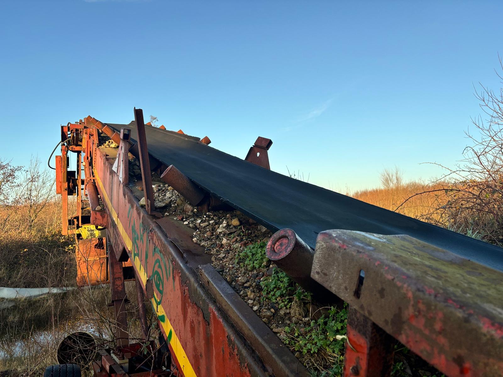 EXTEC 3 WAY SPLIT LIVE HEAD VIBRATING SCREENER SCREEN CRUSHER SPARES OR REPAIRS - Image 7