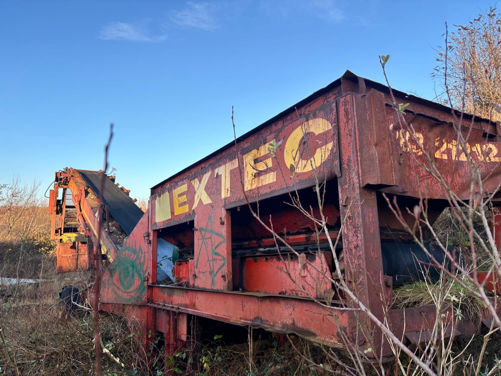 EXTEC 3 WAY SPLIT LIVE HEAD VIBRATING SCREENER SCREEN CRUSHER SPARES OR REPAIRS - Image 6